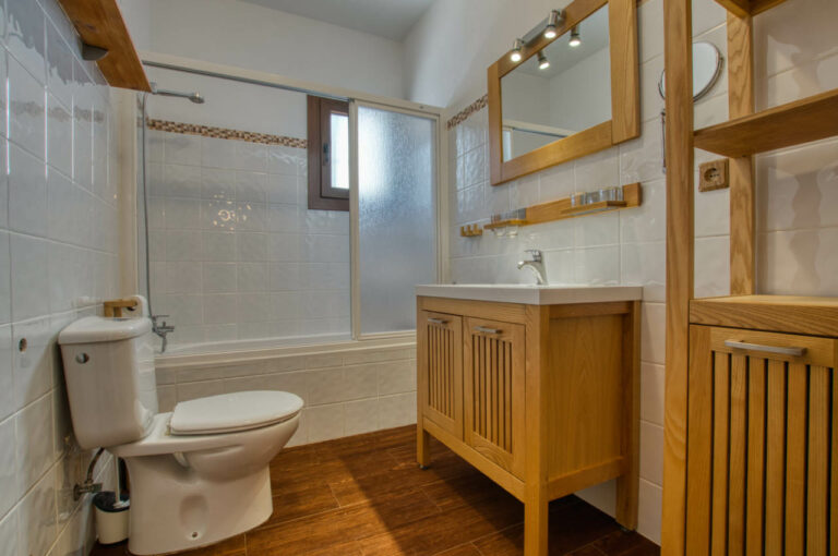 Bathroom — Villa Vilo holiday house, Mondrón (Periana)