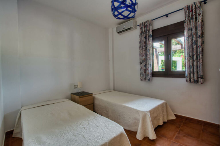 Bedroom 1 — Villa Vilo holiday house, Mondrón (Periana)