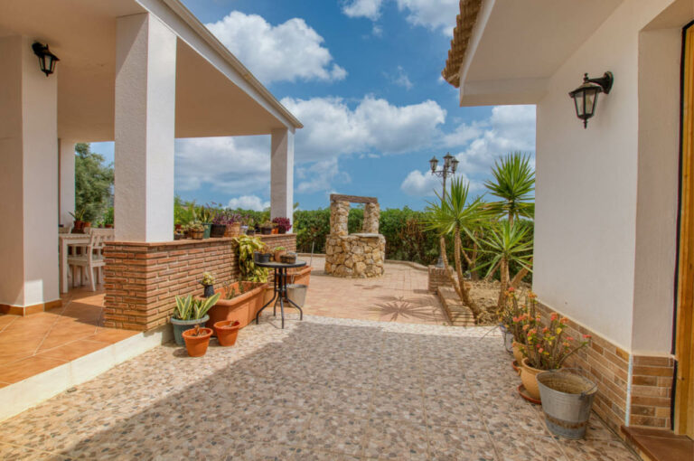 Side of the house — Villa Vilo holiday house, Mondrón (Periana)