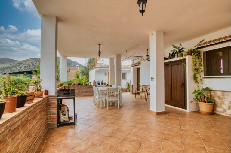 Front porch — Villa Vilo holiday house, Mondrón (Periana)