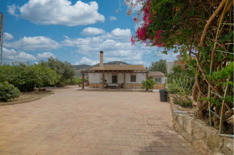 Side porch — Villa Vilo holiday house, Mondrón (Periana)