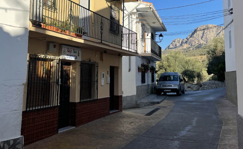 Mondrón village shop